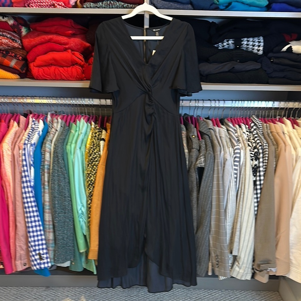 Versona black v neck short sleeve short sleeve satiny midi dress size S NWT